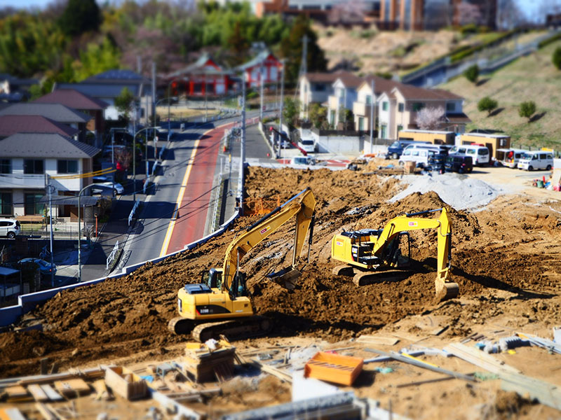 浅層地盤改良を中心に、建設現場で重機オペレーションを行なっています。